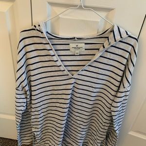 American Eagle Long Sleeve V-Neck top Medium